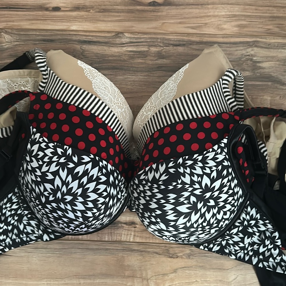 Cacique Lot of 4 molded cup bras size 40DDD (40F) gently worn